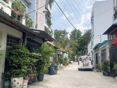 Ngộp bank  nhà 3 tầng mới sát kdc hồng long   60m2 - xe tải tới nhà   giá chỉ 7 tỷ nhỉnh 4