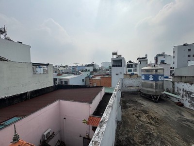 Mặt tiền kinh doanh đỉnh   nguyễn sơn - nhà 2 tầng   sân thượng   lô góc   đúc kiên cố. 2