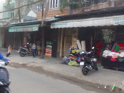 Nhà mặt tiền chợ vải - vị trí vàng - kinh doanh siêu sầm uất - dt : 62m  x 2t công nhận đủ - hiện 2