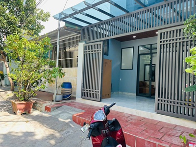 Nhà gần biển đường d4 thông với đường lê thanh nghị   nguyễn lộ trạch, phường nha trang. 2
