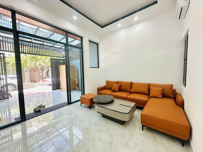 Nhà gần biển đường d4 thông với đường lê thanh nghị   nguyễn lộ trạch, phường nha trang. 0