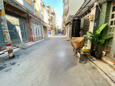 Bán nhà phường 10 tân bình, sát âu cơ, 5x9, 3 phòng pn, có sân, giá chỉ 4 tỷ 25 tl 0