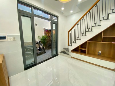 Bán nhà phường 10 tân bình, sát âu cơ, 5x9, 3 phòng pn, có sân, giá chỉ 4 tỷ 25 tl 2