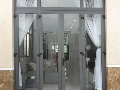 15  mẫu cửa nhôm Xingfa màu ghi xám đẹp, hiện đại, sang trọng 0
