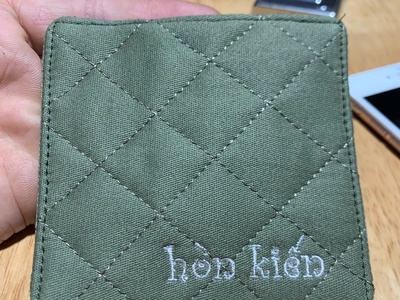 Đế lót ly vải kaki giá rẻ , thêu logo tên quán 2