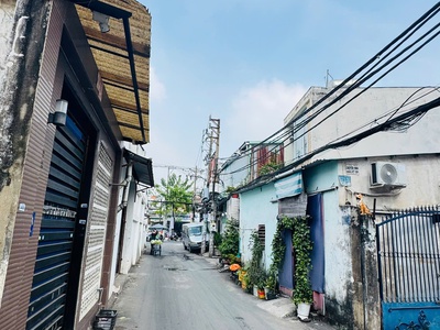 Bán nhà đang hoàn thiện   dt  3 11    2 tầng   hẻm 6m xe tải   sát mt hương lộ 2   giá chỉ 4.29 tỷ 1