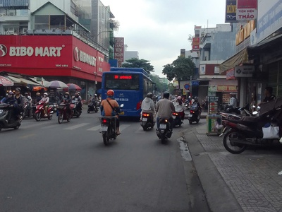 Nhà mt khu tân hương sầm uất - dt 100m2 - có sân để xe hơi rộng rãi - nhà sân vườn cực chill - bank 3