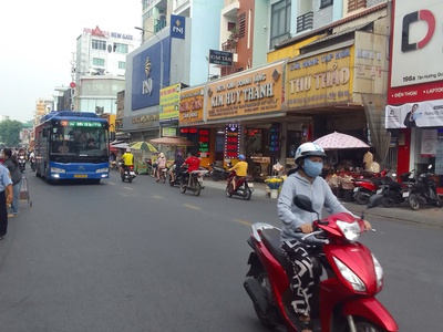 Nhà mt khu tân hương sầm uất - dt 100m2 - có sân để xe hơi rộng rãi - nhà sân vườn cực chill - bank 4