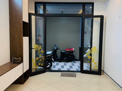 Ngọc thuỵ  dt 32m xây 5 tầng  oto đỗ cổng full nội thất  chỉ 8,x tỷ 0