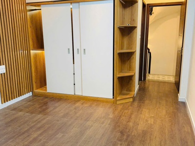 Ngọc thuỵ  dt 32m xây 5 tầng  oto đỗ cổng full nội thất  chỉ 8,x tỷ 3