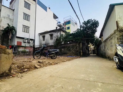 Phố trường lâm  bán đất tặng gpxd mảnh 54m - mt 4m  ngõ thông oto  chỉ 8,x tỷ/lô 1