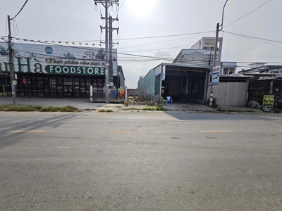 Bán lô đất thổ kế bên siêu thị san hà lạc tấn giá 3 tỷ 3