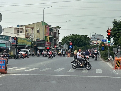 Ngộp bank chỉ 38 tỷ có tòa nhà 6 tầng mt hà huy giáp q12 ngang 14m 280m2 ngay ngã 4 ga. 0