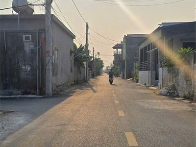 Mặt đường nhựa ngũ đoan   kiến thụy  64m    ngang 5,5m   giá 1,5x tỷ   hàng dễ khai thác  zalo 0567 0