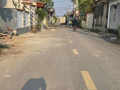 Mặt đường nhựa ngũ đoan   kiến thụy  64m    ngang 5,5m   giá 1,5x tỷ   hàng dễ khai thác  zalo 0567 3