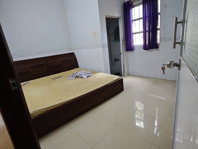 Nhà 4 triêụ 4 phòng ngủ võ văn kiệt nơi có khuôn viên cây cối 4