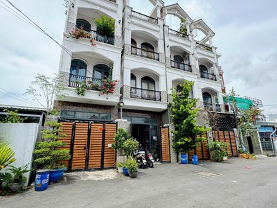 Bán nhà 4 tầng đường 10m, gần khu hồng long quốc lộ 13, đang cho thuê 20 triệu/tháng 0