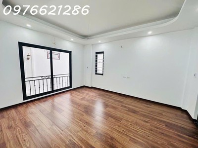 Bán nhà mới tinh thanh am   30m    giá 6,7 tỷ 3 thoáng   căn góc đầu tiên   thiết kế 5 tầng hiện 2