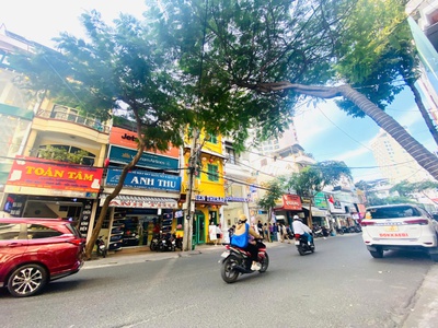 Cho thuê nhà nguyên căn 3 tầng   khu mua sắm sầm uất nha trang, khánh hòa 1
