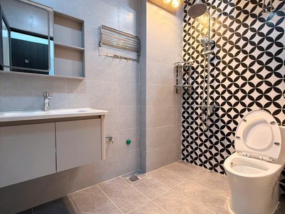 Bán nhà mới - trung tâm đức giang -5 tầng  full nội thất   giá 7,x tỷ-ngõ ô tô -có chỗ đậu ô tô 4