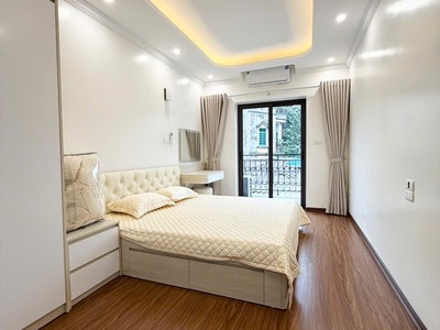 Bán nhà mới - trung tâm đức giang -5 tầng  full nội thất   giá 7,x tỷ-ngõ ô tô -có chỗ đậu ô tô 2