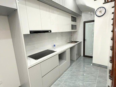 Bán nhà mới - trung tâm đức giang -5 tầng  full nội thất   giá 7,x tỷ-ngõ ô tô -có chỗ đậu ô tô 1