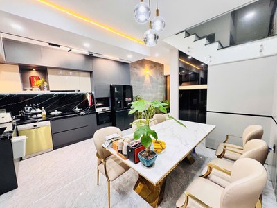 Bán nhà 6 tầng mặt tiền Phạm Ngọc Thạch, Vĩnh Hải, Nha Trang, GIÁ 20 TỶ 1