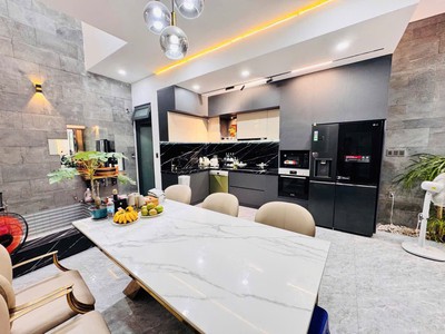 Bán nhà 6 tầng mặt tiền Phạm Ngọc Thạch, Vĩnh Hải, Nha Trang, GIÁ 20 TỶ 12