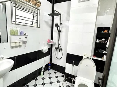 Linhhk cho thuê nhà riêng yên phụ   ô tô đỗ cửa   5 phòng ngủ 2