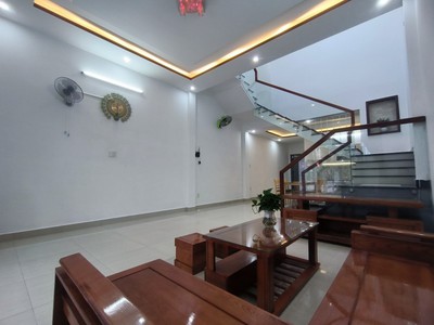 Mặt tiền - cao hồng lãnh  đ10m5   nhà mới 3 mê lệch   hòa quý 1