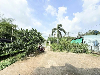 Bán nhà tặng vườn mặt tiền đường sát tỉnh lộ 15 đường xe container hơn 1278m2 nhỉnh 6 tỷ 1