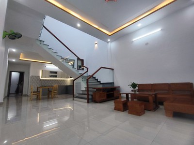 Mặt tiền - cao hồng lãnh  đ10m5   nhà mới 3 mê lệch   hòa quý 2