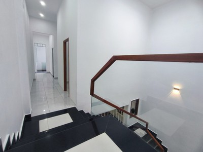 Mặt tiền - cao hồng lãnh  đ10m5   nhà mới 3 mê lệch   hòa quý 3