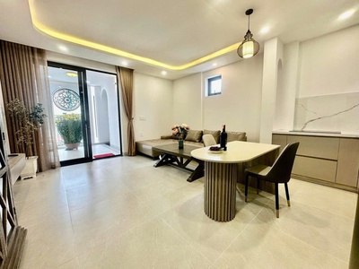 Tòa căn hộ sẵn dòng tiền ngay phố tây gần biển nha trang 2