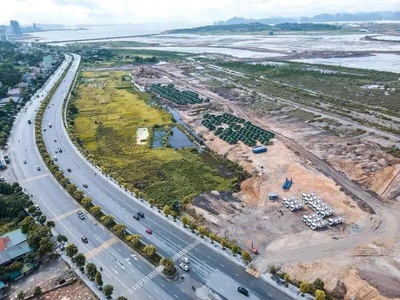 Bán lô đất mặt tiền  đường chính  hà khẩu phường tuần châu quảng ninh 1