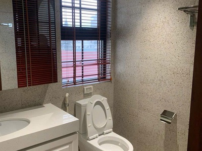 Bán nhà mặt phố hồng tiến 89/105m 5 tầng thang máy lô góc ô tô 33 tỷ 4