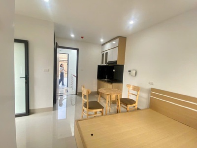 Cho thuê ccmn cực đẹp thoáng ban công cửa sổ giá rẻ tại 72 tôn thất tùng, đống đa 1