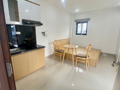 Cho thuê ccmn cực đẹp thoáng ban công cửa sổ giá rẻ tại 72 tôn thất tùng, đống đa 3