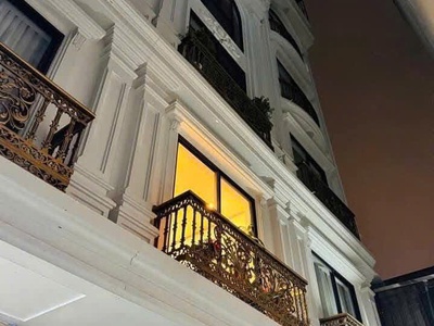 Ngọc lâm  dt 55m xây 6 tầng thang máy  full nội thất hiện đại  chỉ 1x tỷ 0