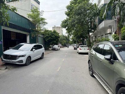 Bán Đất Mặt Phố Chính Trung 79,5m2, MT 5m, Hướng Đông Nam, Sát UBND   Vin Gia Lâm 0