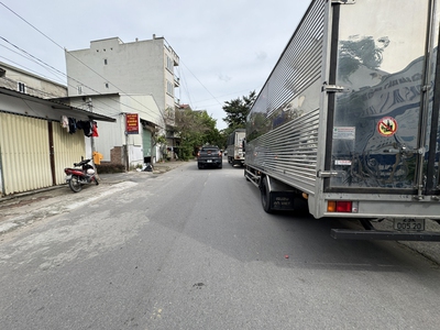 Bán Đất Mặt Phố Chính Trung 79,5m2, MT 5m, Hướng Đông Nam, Sát UBND   Vin Gia Lâm 2