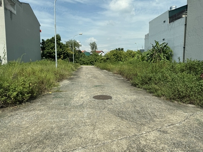 Bán đất tái định cư Ngọc Động 80m2, view vườn hoa cực thoáng, cạnh Vin Safari, đường 11m có vỉa hè. 1