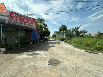 Bán đất tái định cư Ngọc Động 80m2, view vườn hoa cực thoáng, cạnh Vin Safari, đường 11m có vỉa hè. 3