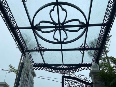 Chuyên uốn vòng tròn sắt hộp làm mái kính nghệ thuật 0