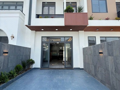   Bán Nhà Lầu Đẹp RỰC RỠ Có sân đầu xe hơi-Vị Trí Vàng Sát Bên Chợ Cũ Mỹ Tho 0