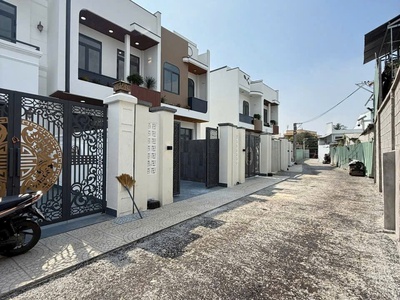   Bán Nhà Lầu Đẹp RỰC RỠ Có sân đầu xe hơi-Vị Trí Vàng Sát Bên Chợ Cũ Mỹ Tho 1