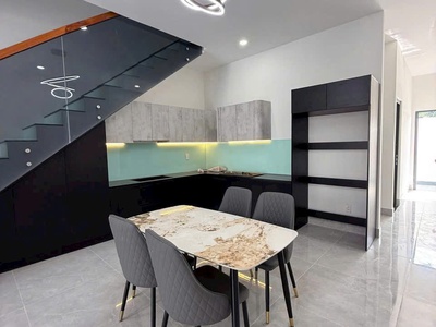   Bán Nhà Lầu Đẹp RỰC RỠ Có sân đầu xe hơi-Vị Trí Vàng Sát Bên Chợ Cũ Mỹ Tho 4