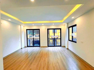 Hoàng quốc việt - lô góc - kinh doanh - ô tô , ngõ thông 7 tầng full nội thất , đầy đủ pccc , thang 1