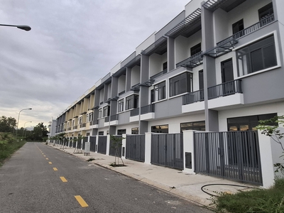 Nhà phố ngay trung tâm kcn phước đông - tây ninh chỉ 2,05 tỷ/căn 1