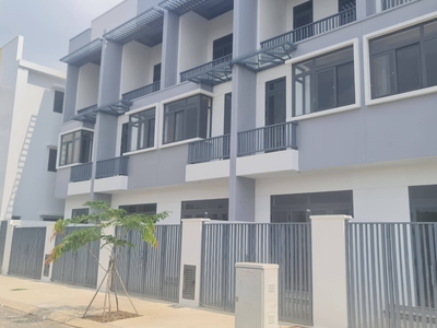 Nhà phố ngay trung tâm kcn phước đông - tây ninh chỉ 2,05 tỷ/căn 2